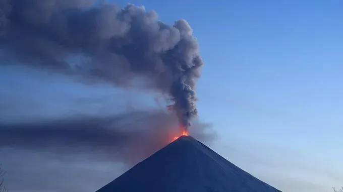 LETUSAN GUNUNG BERAPI KRASHENINNIKOV: DUA PUNCAK API BANGKIT SERENTAK DI LINGKARAN PASIFIK!
