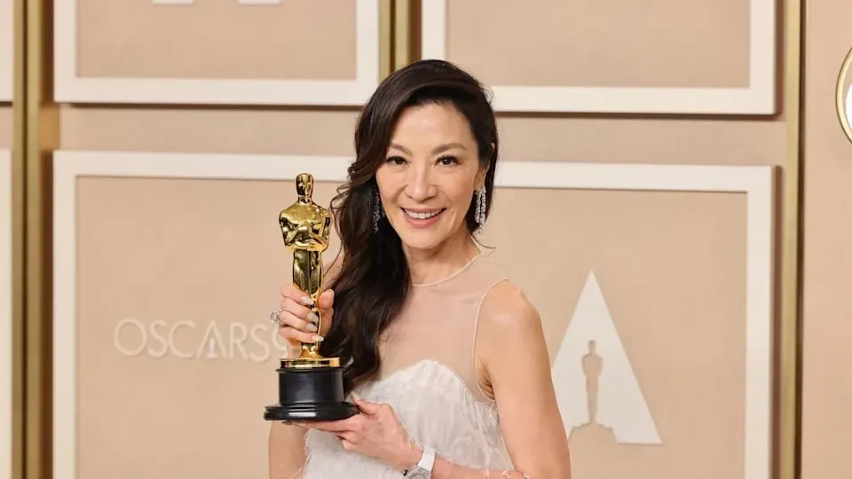 Siapa Sebenarnya Tan Sri Michelle Yeoh?