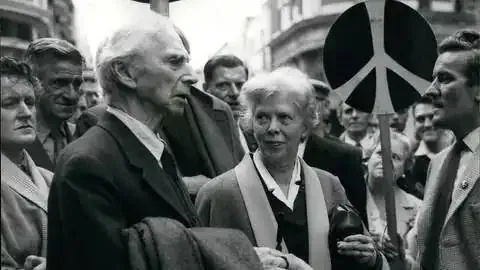 Bertrand Russell: Dari Tirai Besi ke Pentas Nobel