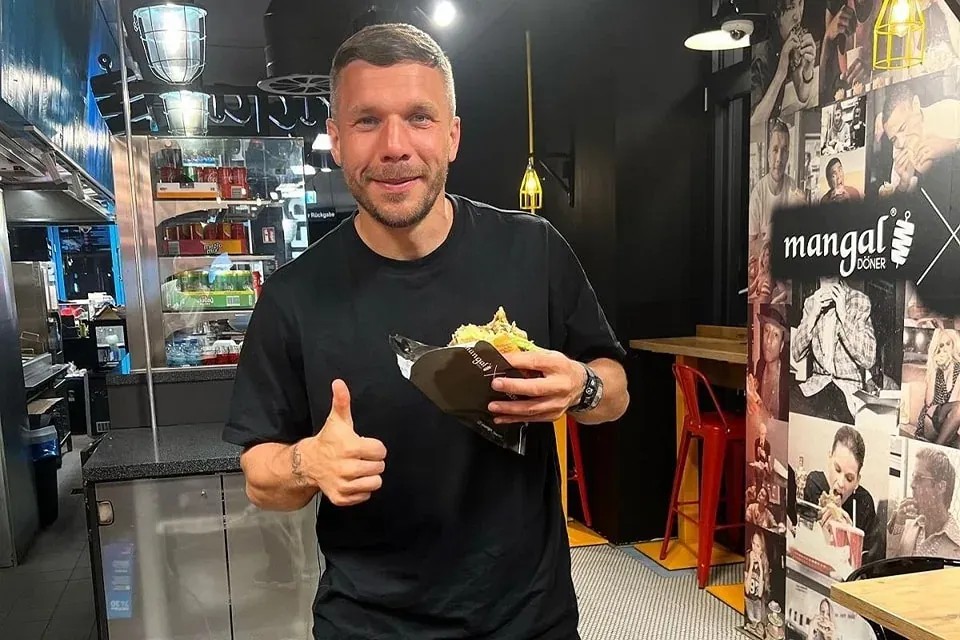 Lukas Podolski, Dari Bola Ke Kebab