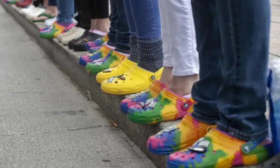 Sejarah Terciptanya Selipar Crocs