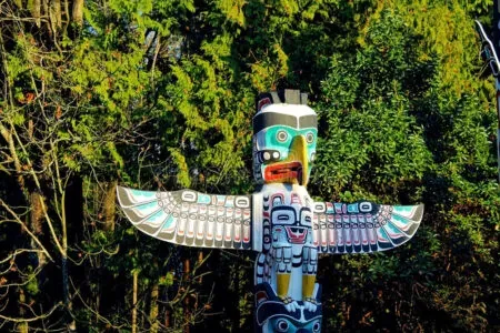 Tiang Totem Berseni Dengan Kisah Tersendiri