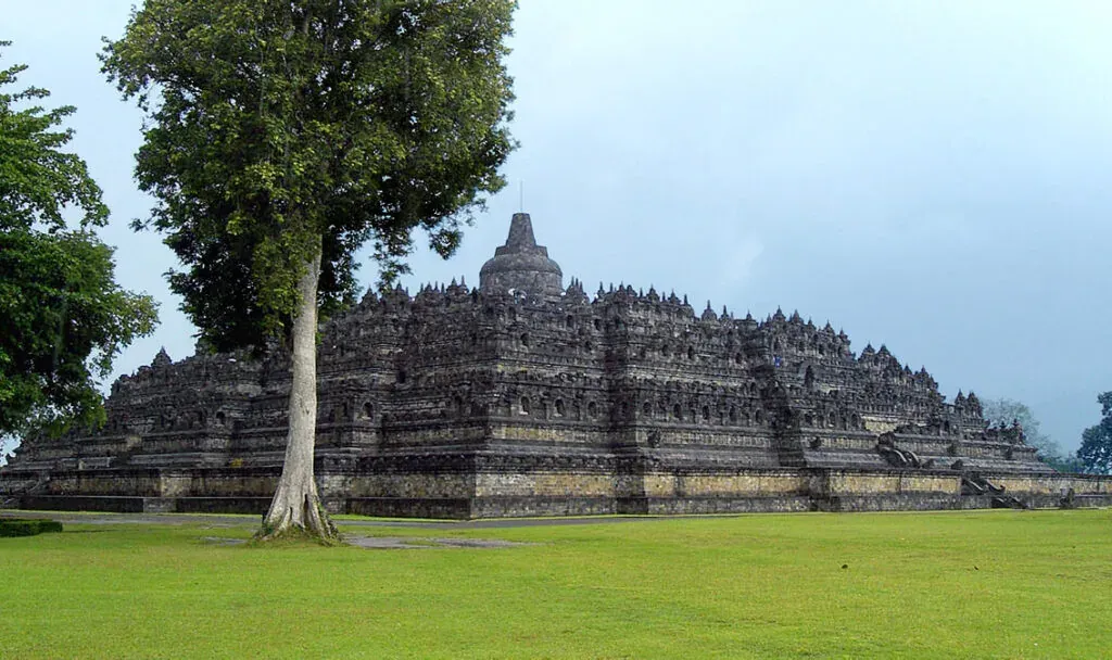 Raja Samaratungga: Pembina Candi Borubudur Di Indonesia