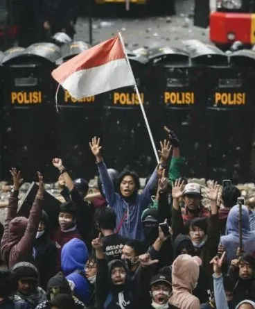 UU Omnibus: Kenapa Pekerja Indonesia Menentangnya?