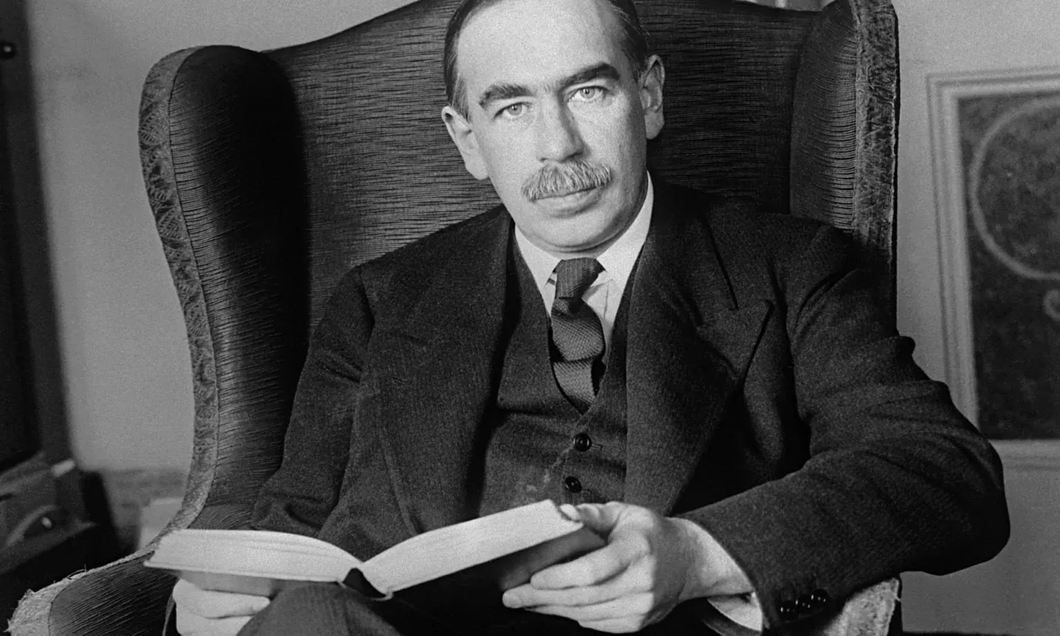 Mazhab Ekonomi Keynesian: Keseimbangan Antara Mazhab Kapitalis Dan Komunisme