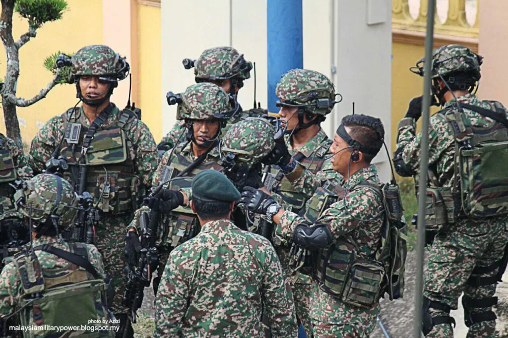 Sejarah Penggunaan Helmet Oleh Abang Tentera