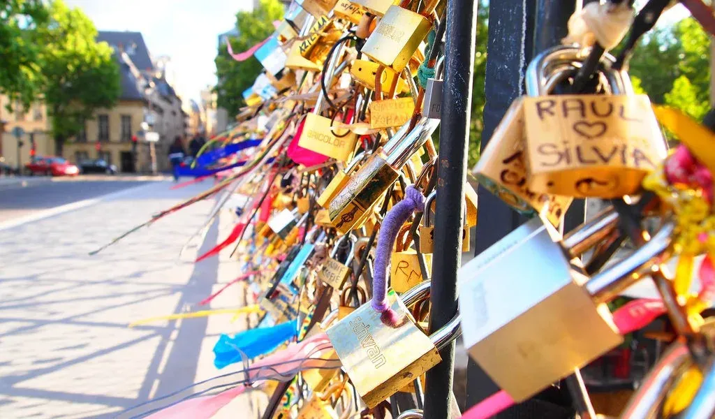 Love Locks: Tragis Di Sebalik Romantis