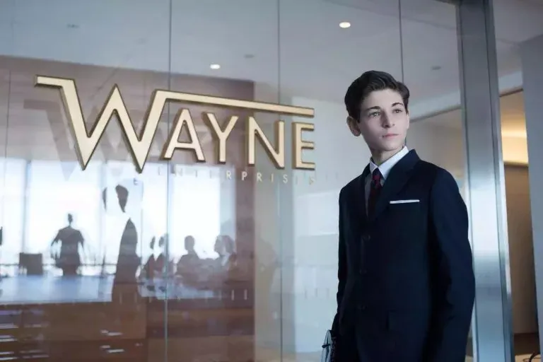 Berapa Kekayaan Bruce Wayne Sebenarnya?