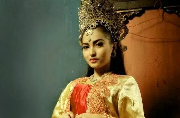 Istilah Permaisuri: Melayu, Jawa, Dan Sanskrit