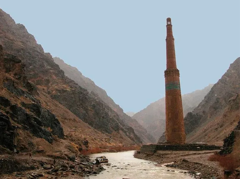 Menara Sepi Yang Misteri di Tengah Lembah