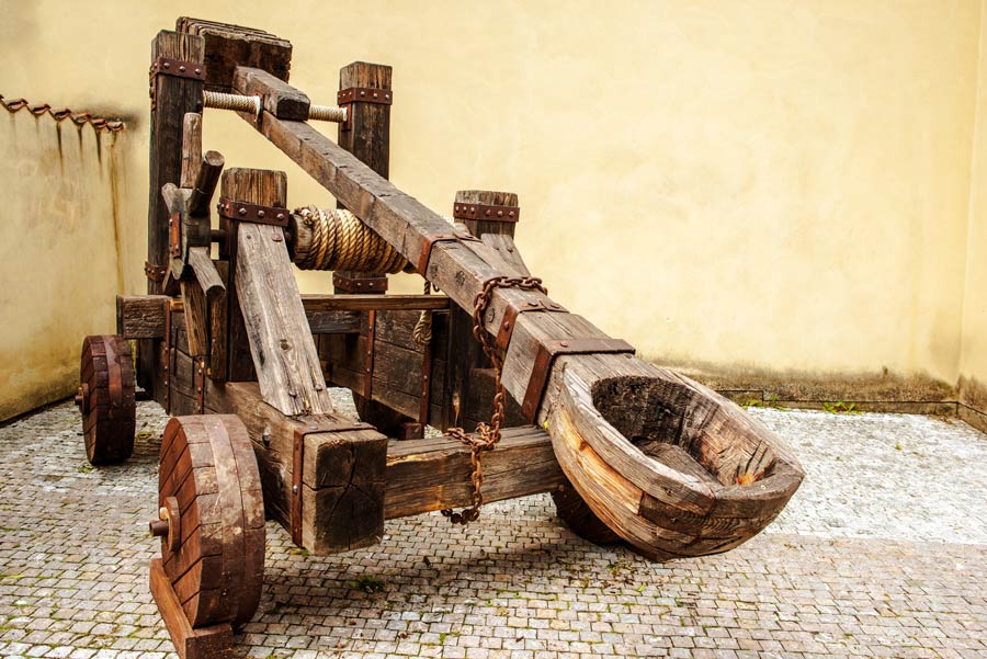Catapult: Kereta Kebal Kuno Yang Ampuh Dalam Tamadun Rom!